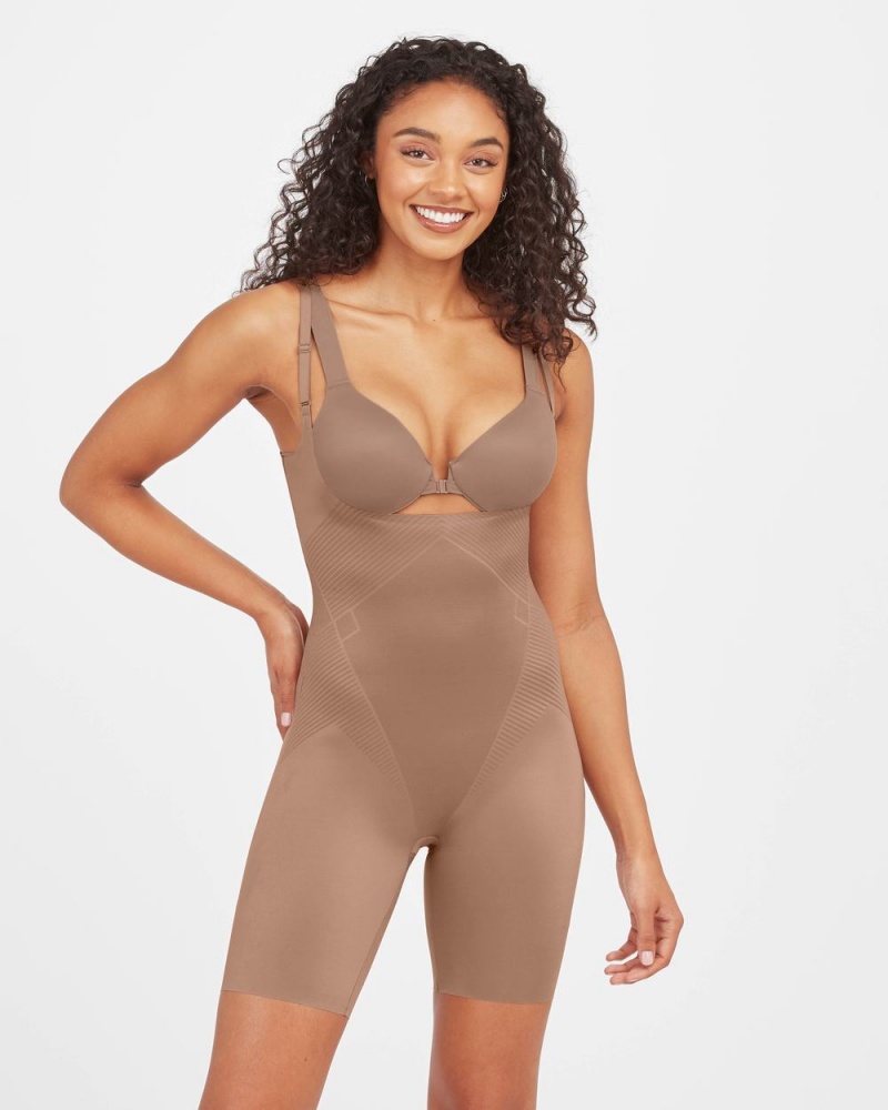 Spanx Thinstincts® 2.0 Open-Bust Mid Cut-Thigh Bodysuit Kadın Cafe Au Lait | QUILVD183