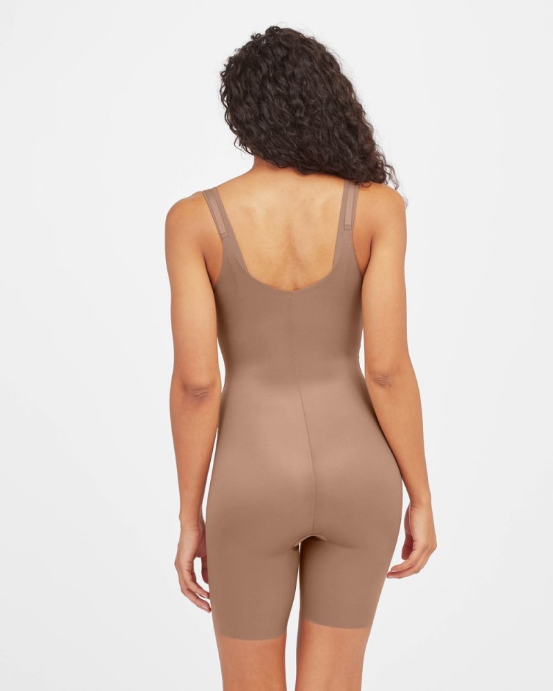 Spanx Thinstincts® 2.0 Open-Bust Mid Cut-Thigh Bodysuit Kadın Cafe Au Lait | QUILVD183